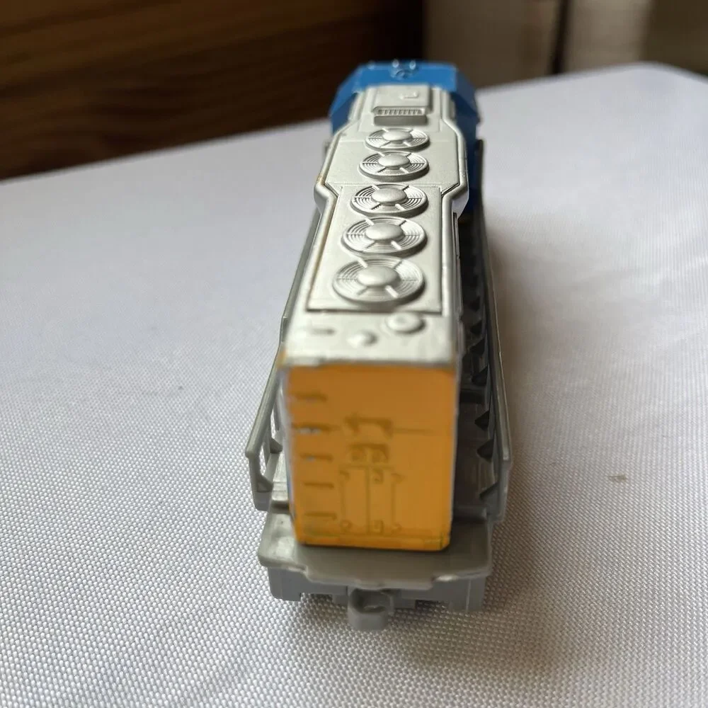 Freight Locomotive Pull Back Power Blue,Yellow & Silver #1872 NY &IL  Die Cast